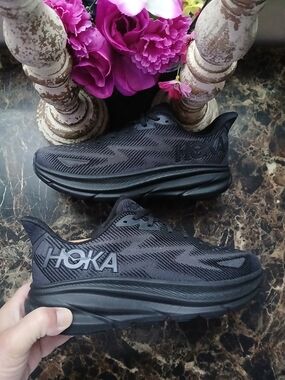 Hoka One Clifton 9 Comfort/Athletic Medical Field Shoes Size 9.5 Men/11 Women